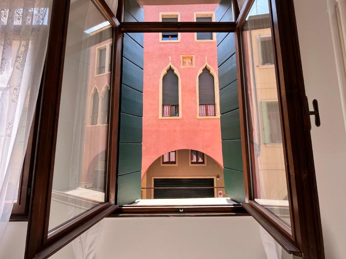 Appartamento Ai Portici Di Via Savonarola 파도바 외부 사진
